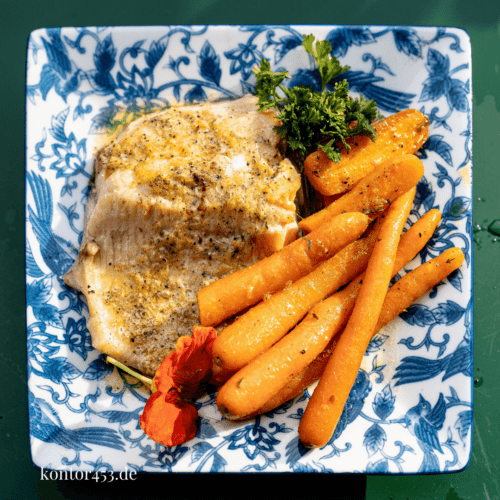 Lachsforelle mit Zitronenbutter und glasierten Karotten - Rezeptefundus
