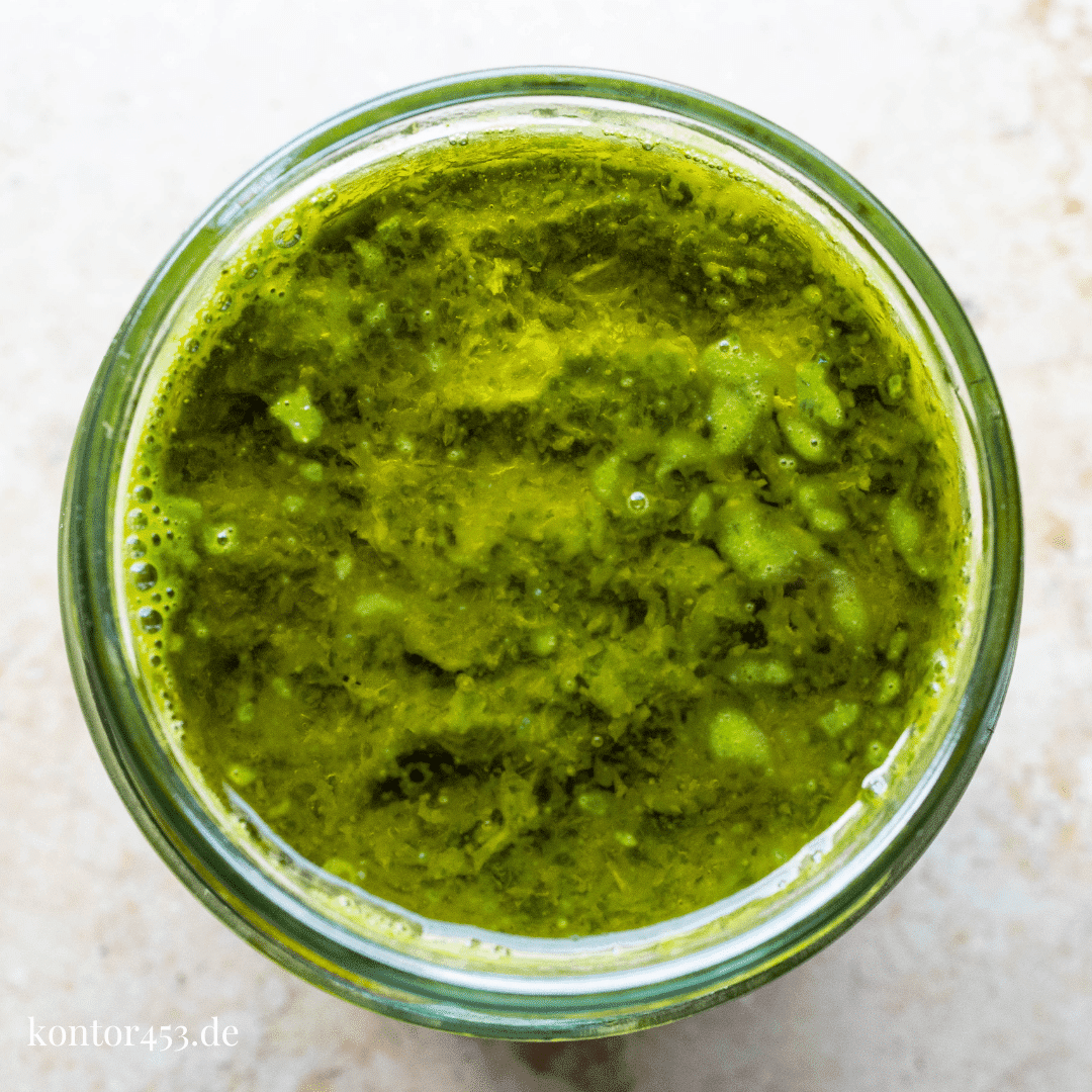 Veganes Basilikum-Pesto - lecker auch mit Rucola - Rezeptefundus Veganes Basilikum-Pesto - lecker auch mit Rucola - Rezeptefundus