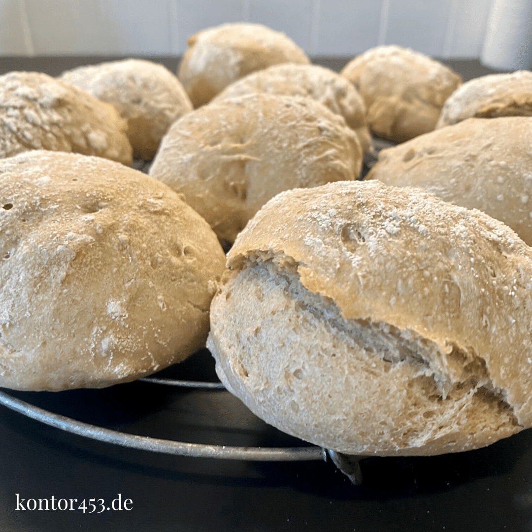 Schweizer Bürli - Frühstücksbrötchen über Nacht - Rezeptefundus Schweizer Bürli - Frühstücksbrötchen über Nacht - Rezeptefundus