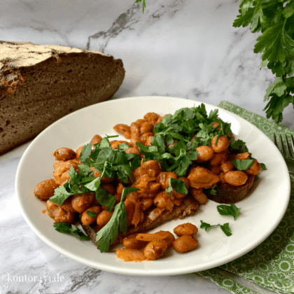 Bohnen auf Bauernbrot