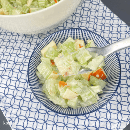 Salat mit Stangensellerie und Apfel
