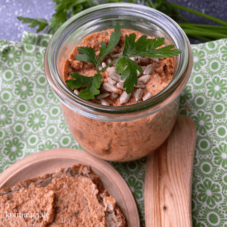 Aufstrich mit Sonnenblumenkernen und getrockneten Tomaten - Rezeptefundus Aufstrich mit Sonnenblumenkernen und getrockneten Tomaten - Rezeptefundus