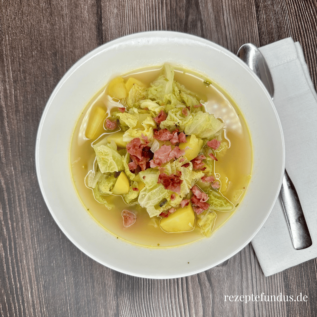 Omas Wirsingsuppe - Rezeptefundus