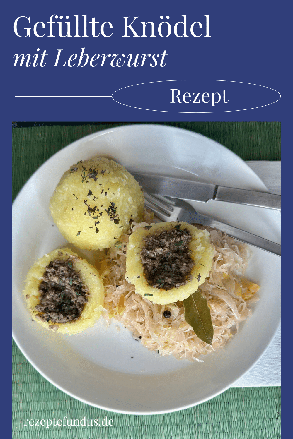 Gefüllte Knödel mit Leberwurst auf Sauerkraut - Rezeptefundus