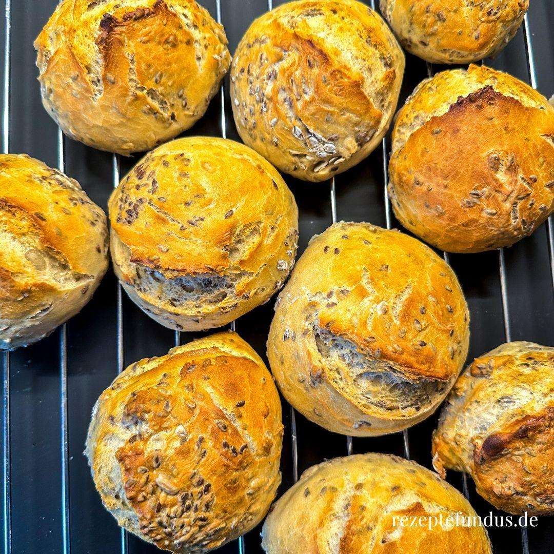 Schnelle Körnerbrötchen - Rezeptefundus Schnelle Körnerbrötchen - Rezeptefundus