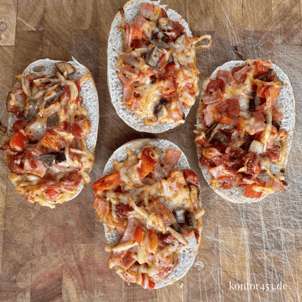 Schnelle Pizzabrötchen - Rezeptefundus Schnelle Pizzabrötchen - Rezeptefundus