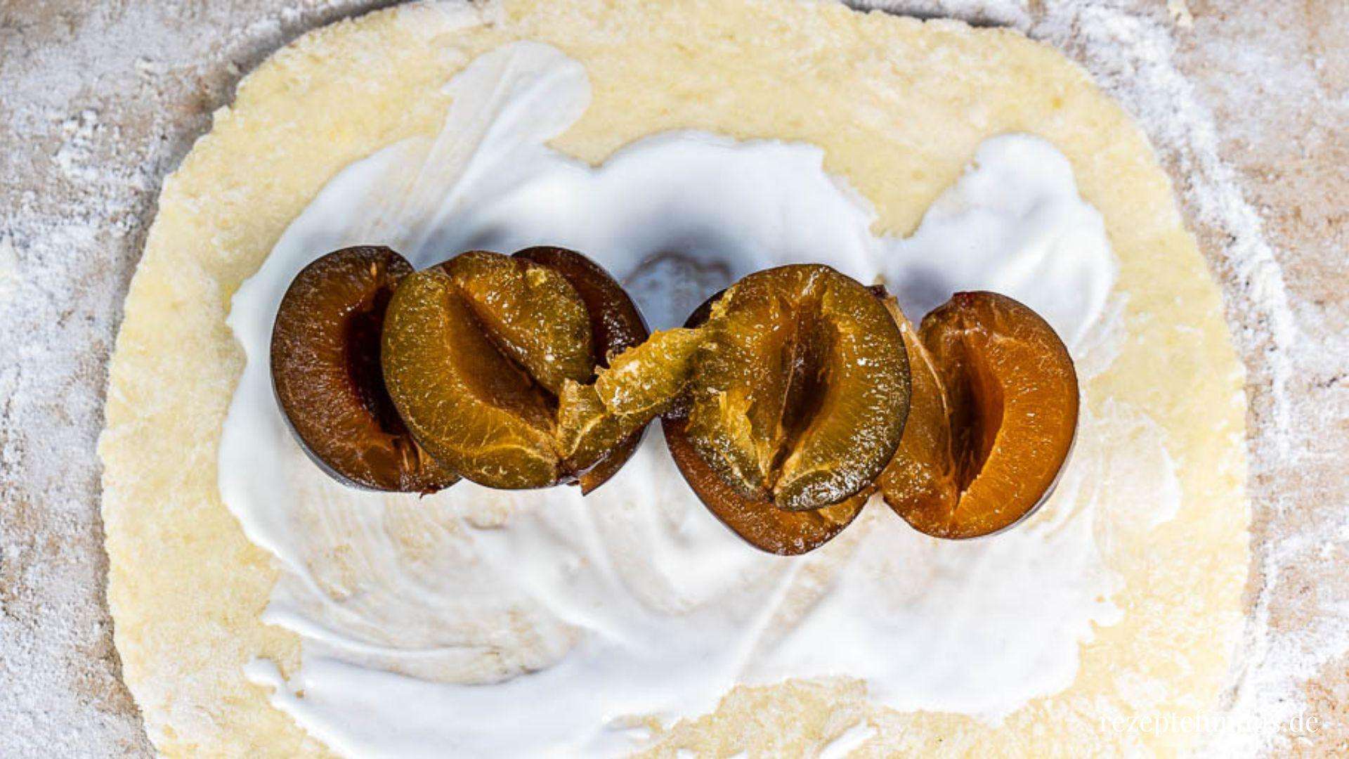 Omas Kartoffelmaultaschen mit Zwetschgen - Rezeptefundus Omas Kartoffelmaultaschen mit Zwetschgen - Rezeptefundus