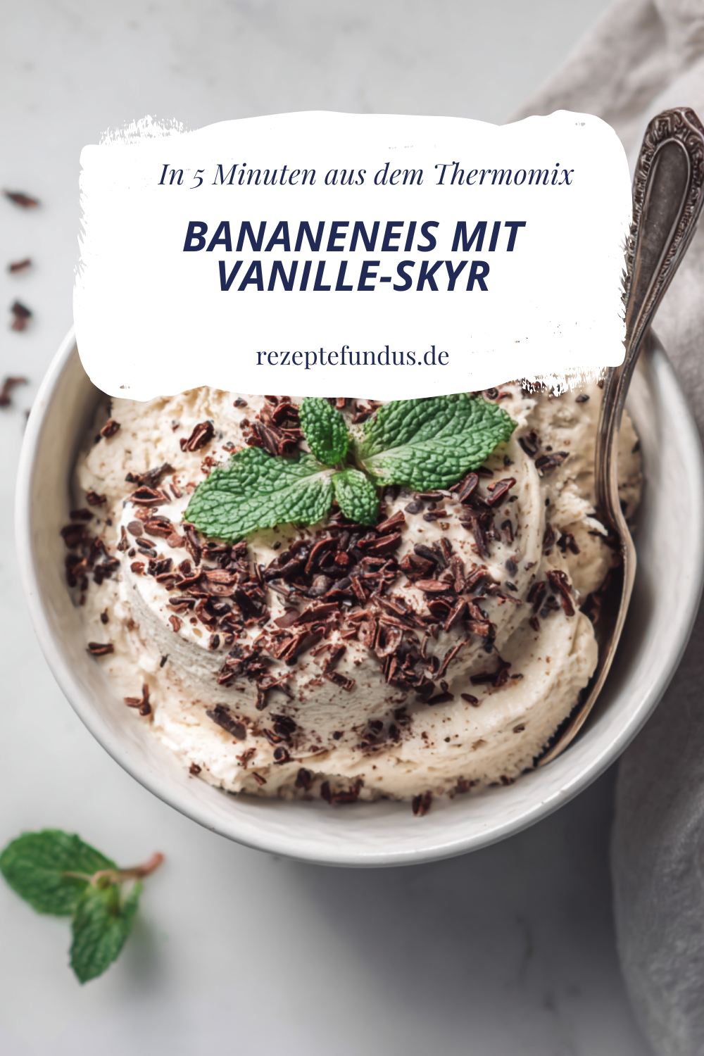 Bananeneis mit Vanille-Skyr – cremig, gesund & in 5 Minuten fertig aus ... Bananeneis mit Vanille-Skyr – cremig, gesund & in 5 Minuten fertig aus ...